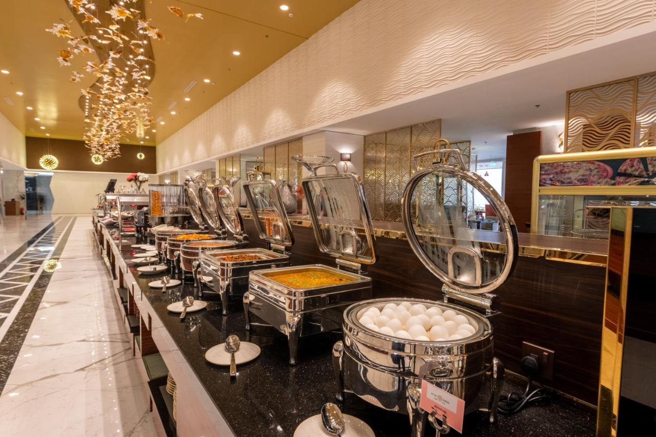 Nivel Hotel Abha Khamis Mushait Eksteriør billede A buffet at a hotel