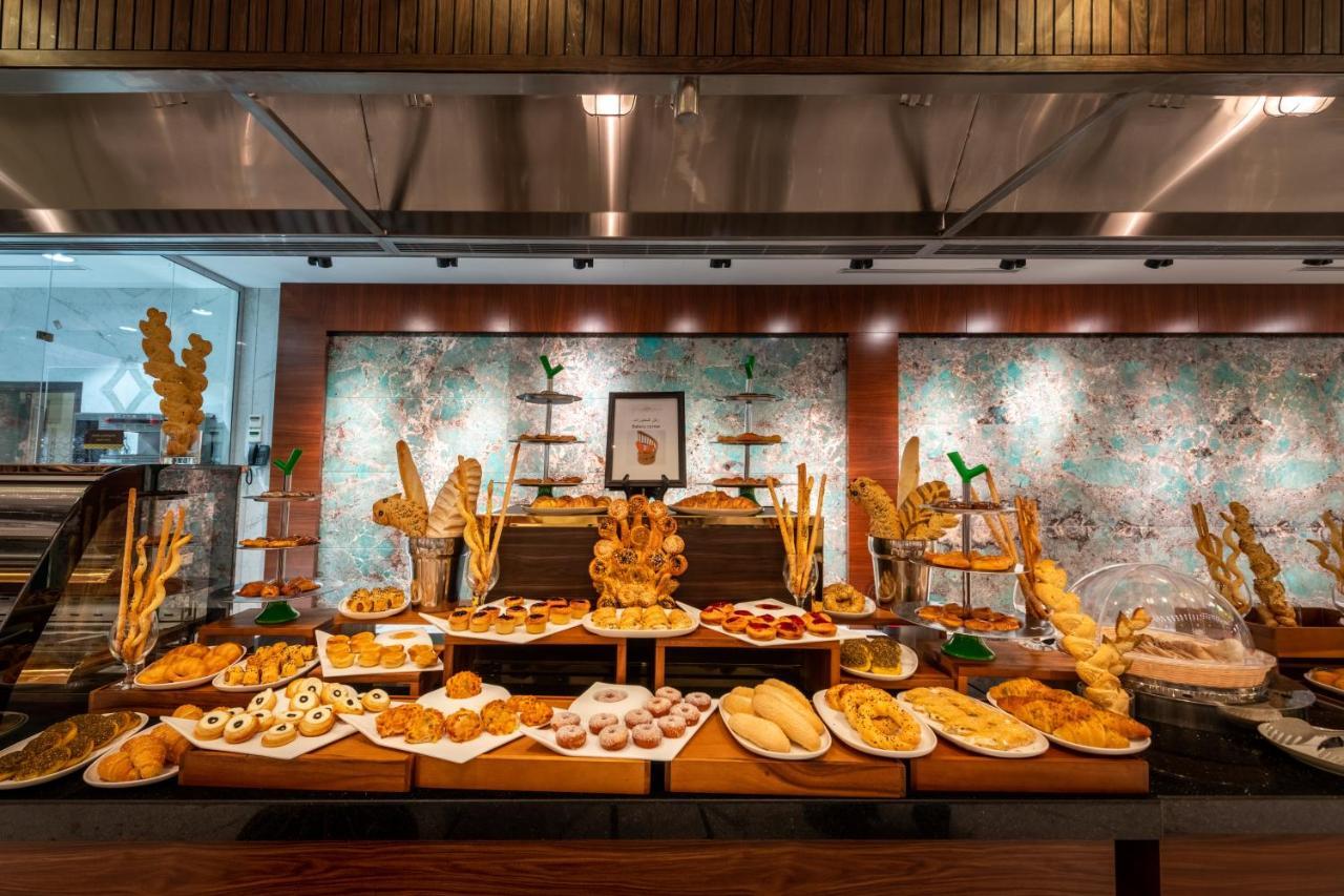 Nivel Hotel Abha Khamis Mushait Eksteriør billede A dessert buffet