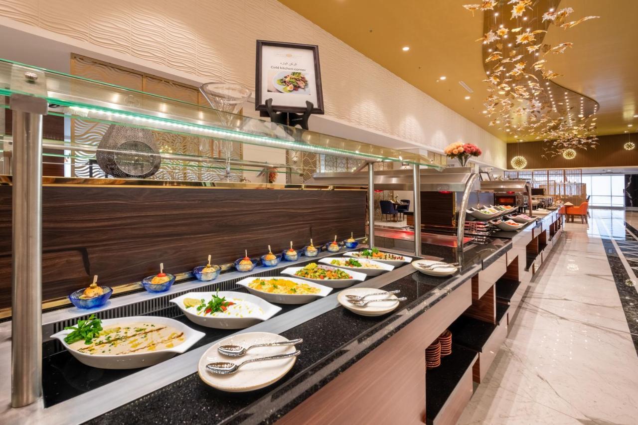 Nivel Hotel Abha Khamis Mushait Eksteriør billede A buffet at a hotel