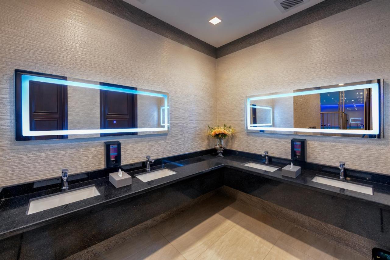 Nivel Hotel Abha Khamis Mushait Eksteriør billede The bathrooms at the lounge