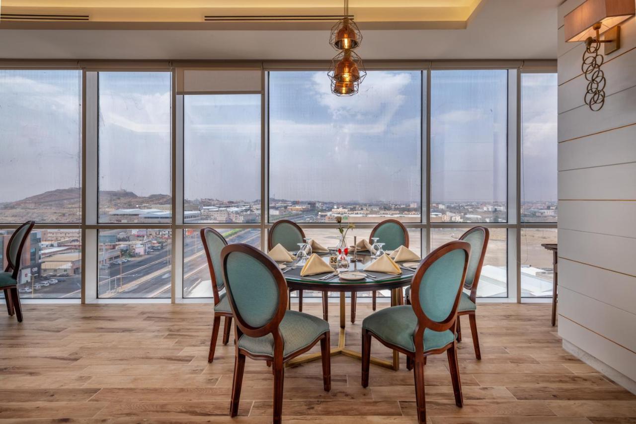 Nivel Hotel Abha Khamis Mushait Eksteriør billede Dining room