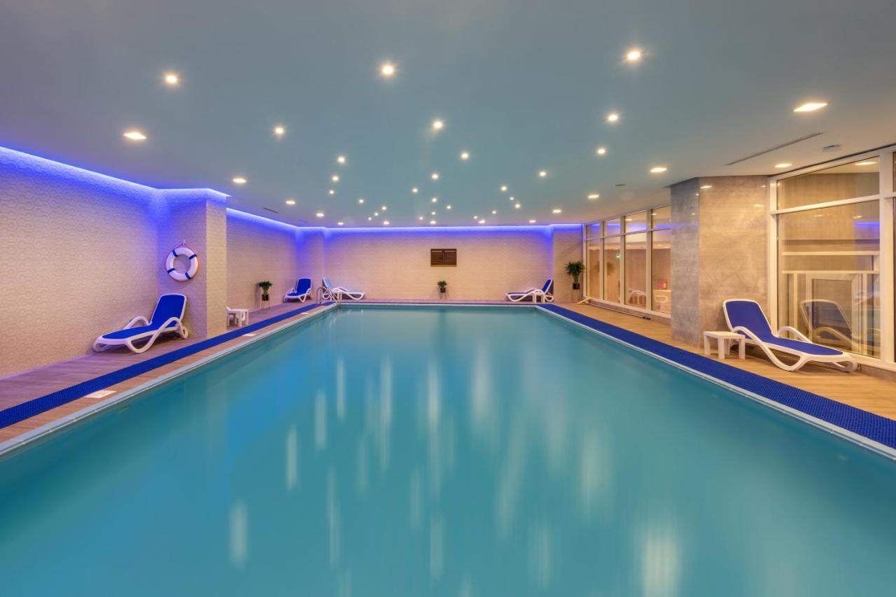 Nivel Hotel Abha Khamis Mushait Eksteriør billede Indoor pool