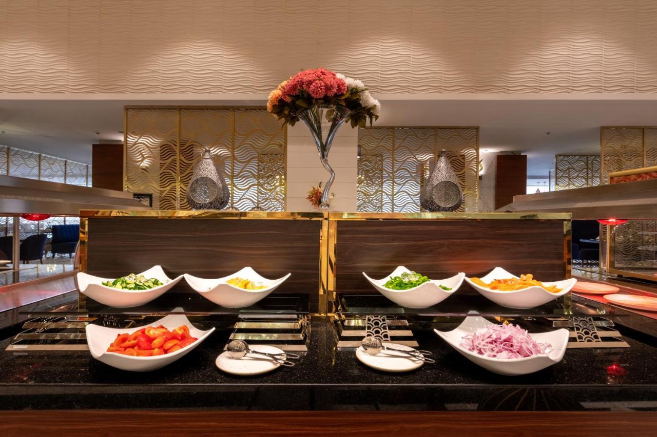 Nivel Hotel Abha Khamis Mushait Eksteriør billede A salad bar