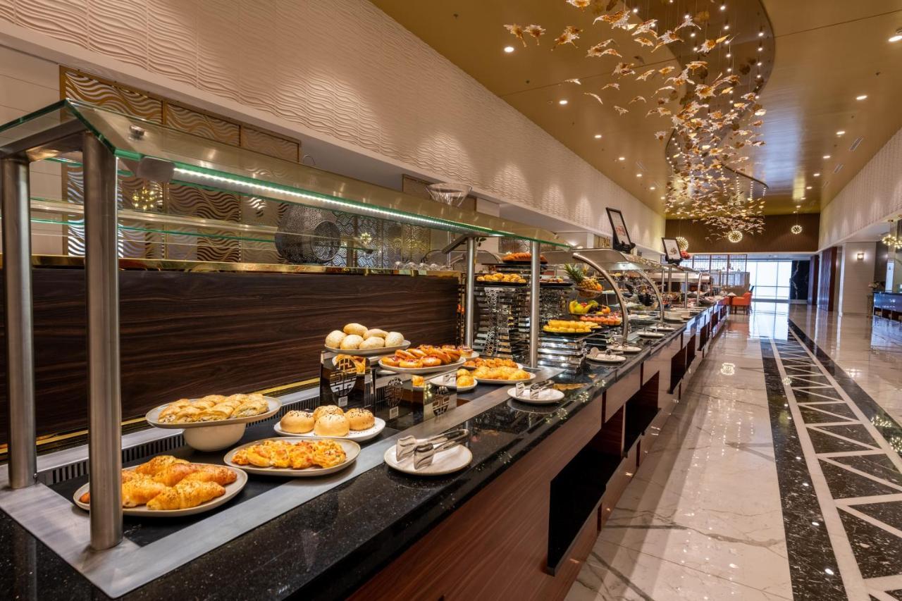 Nivel Hotel Abha Khamis Mushait Eksteriør billede The buffet at the hotel