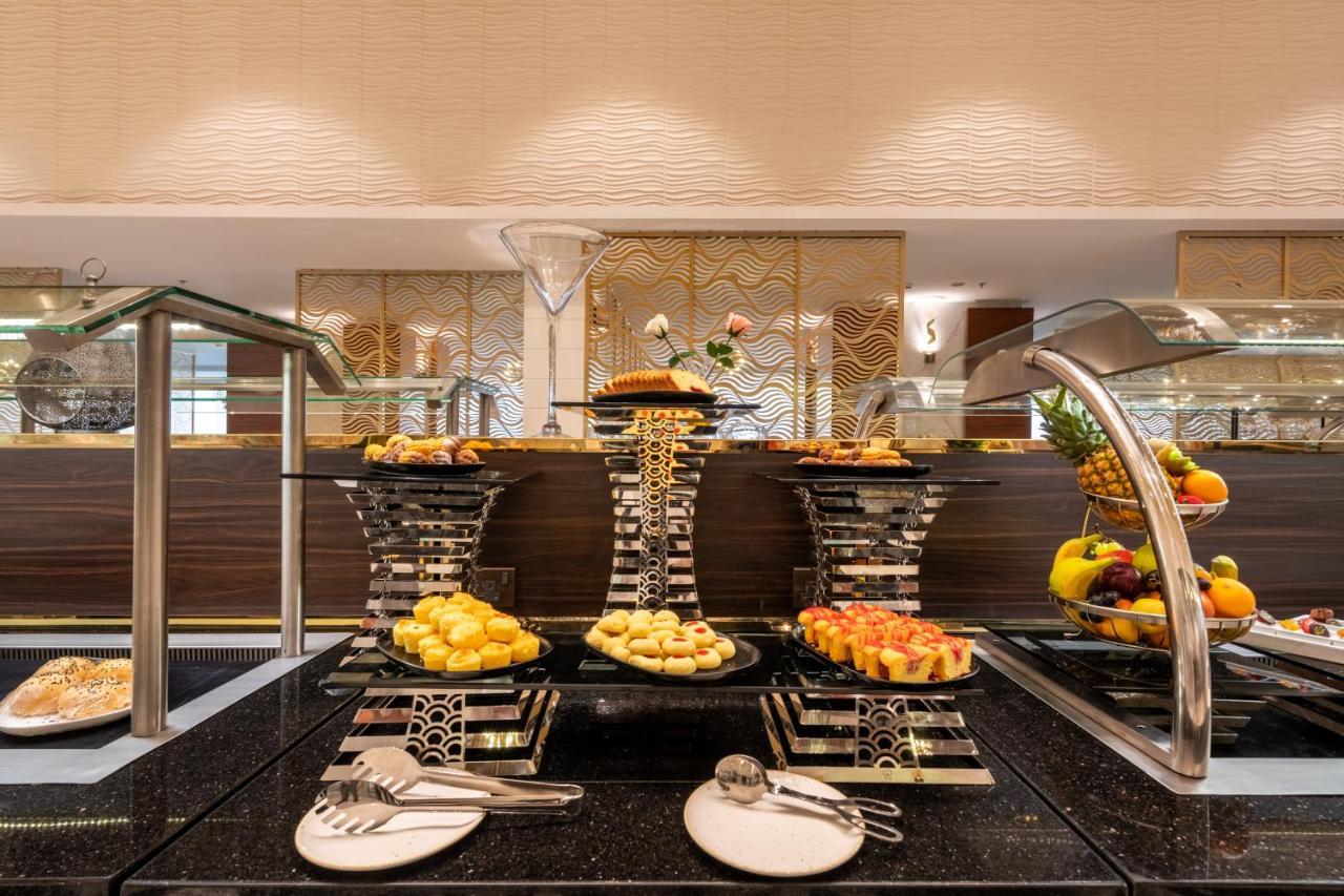 Nivel Hotel Abha Khamis Mushait Eksteriør billede A buffet at a hotel