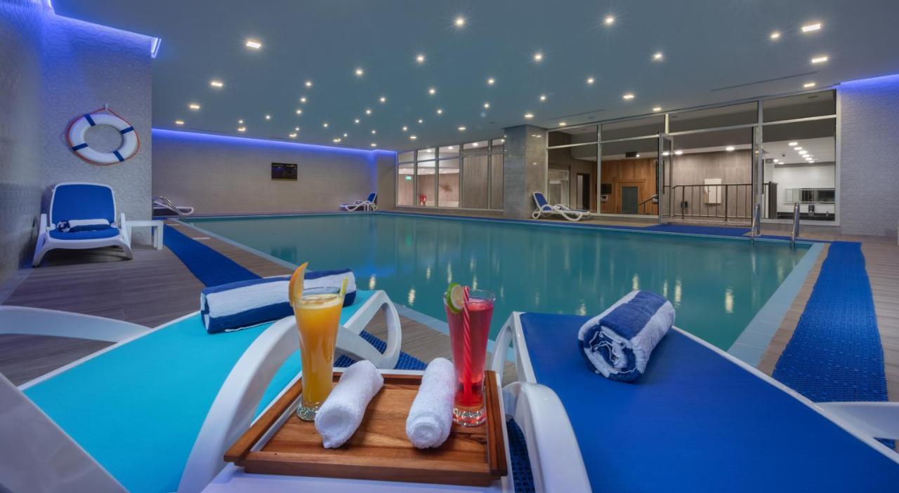 Nivel Hotel Abha Khamis Mushait Eksteriør billede Indoor pool