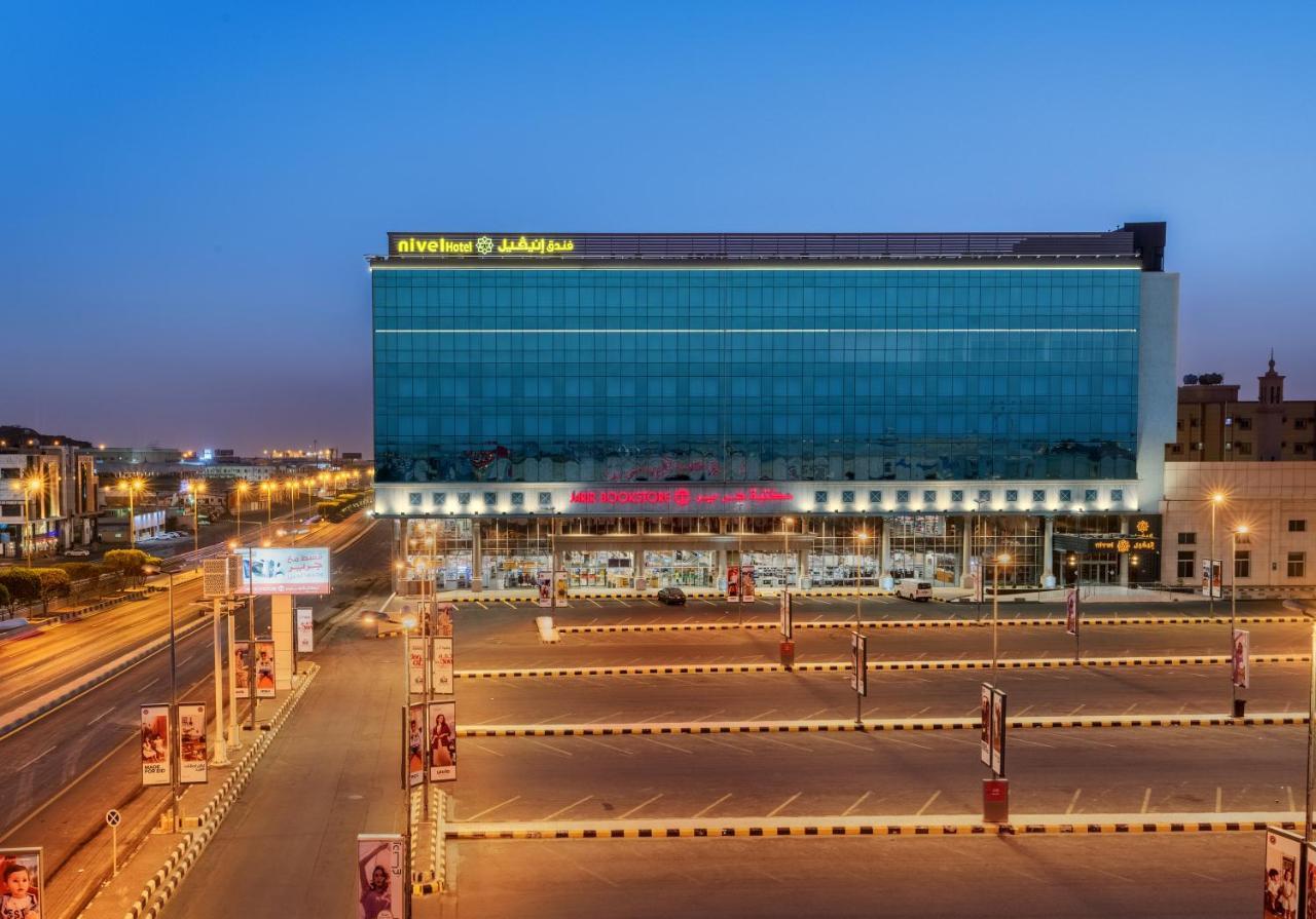 Nivel Hotel Abha Khamis Mushait Eksteriør billede The hotel at night