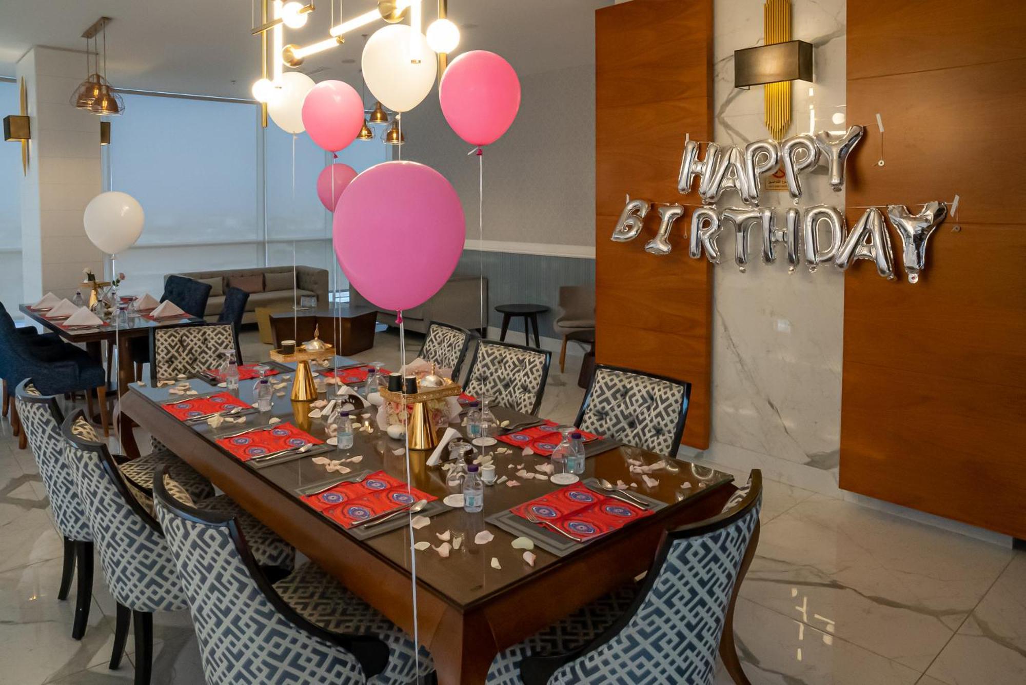 Nivel Hotel Abha Khamis Mushait Eksteriør billede A birthday party
